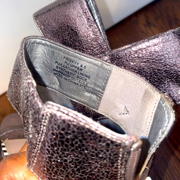 Bow Betsy Johnson Heels - Picture 2 of 4